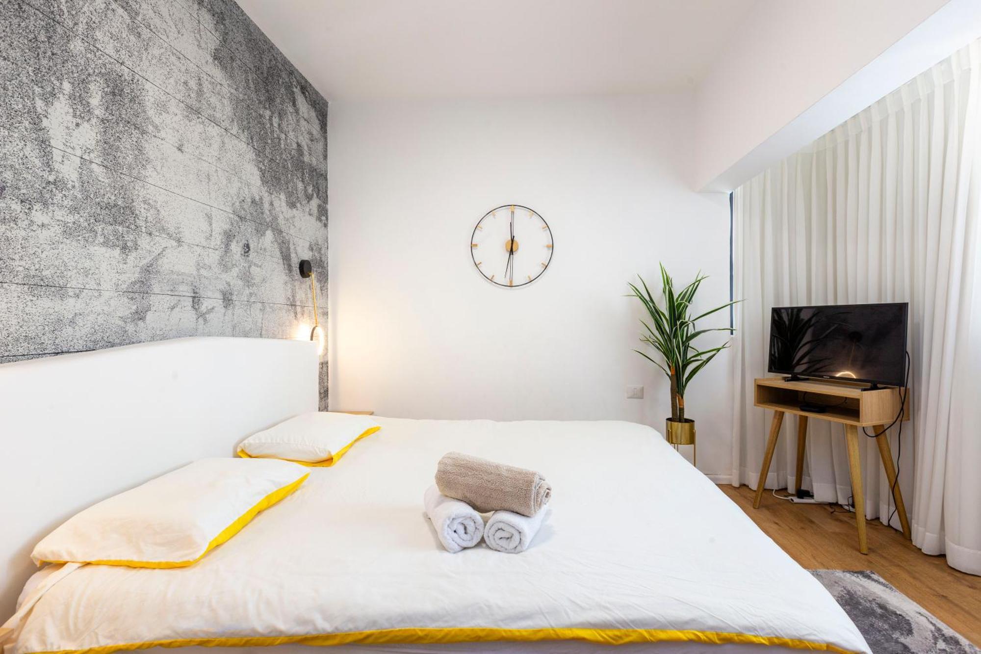 Luxury 2 Bd By Dizingof Near The *