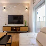 Luxury 2 Bd By Dizingof Near The Beach