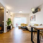 Luxury 2 Bd By Dizingof Near The Beach